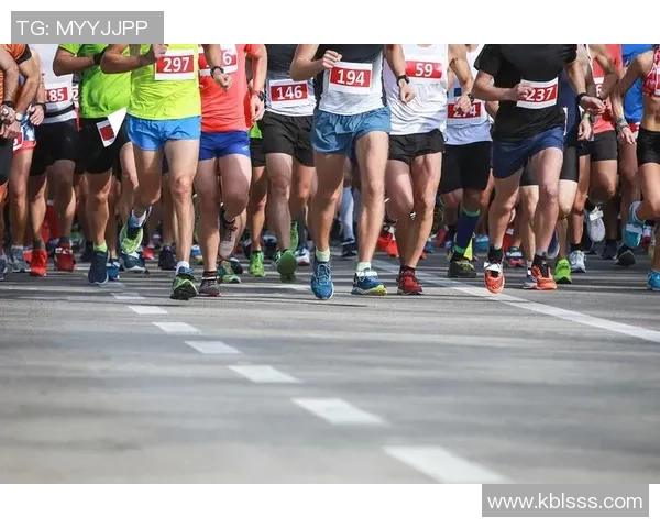 可爱婴儿足球明星球服图片展示小小运动员的梦想与活力